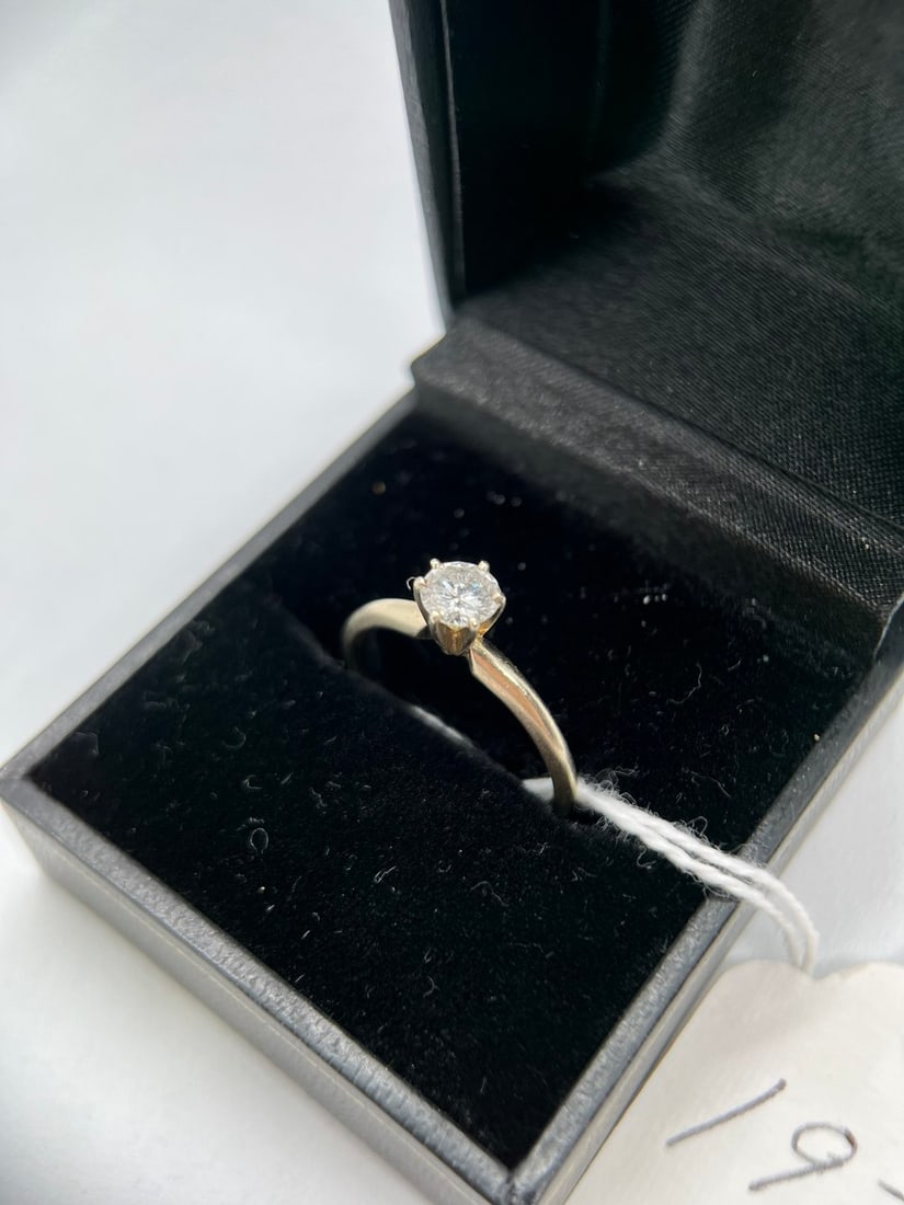 ladies engagement ring (1 of 2)