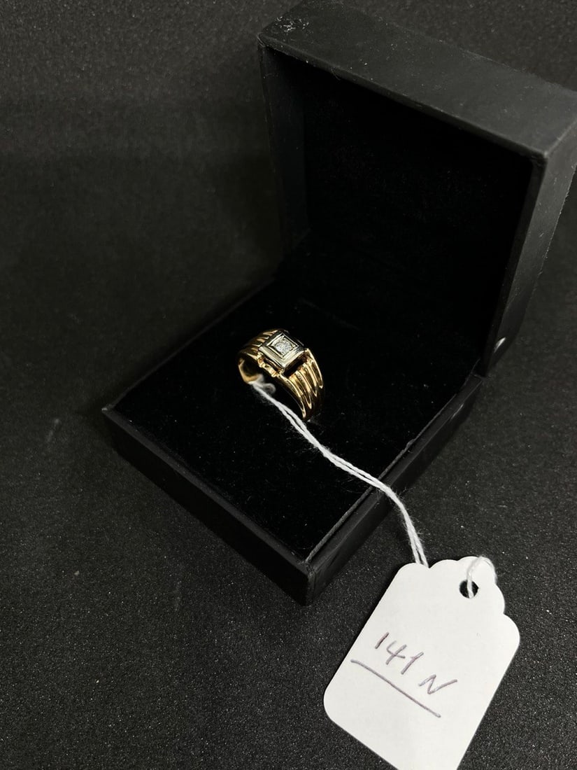 14K MAN YELLOW GOLD: 14K YELLOW GOLD MANS DIAMOND RING .20 CT & DIAMOND SI1 H SIZE 9 1/2