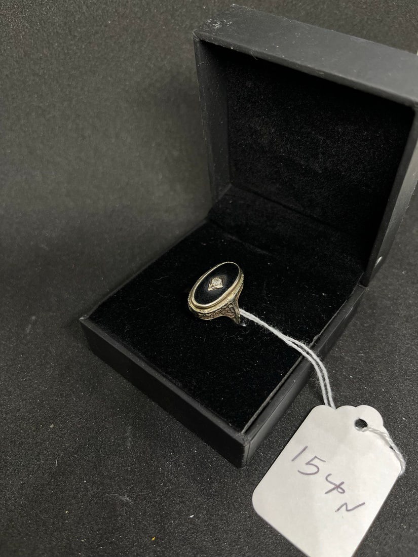 LADIES RING: ANTIAUE LADIES RING 14K WHITE GOLD - MID CENTURY ONYX & DIAMOND RING SIZE 7