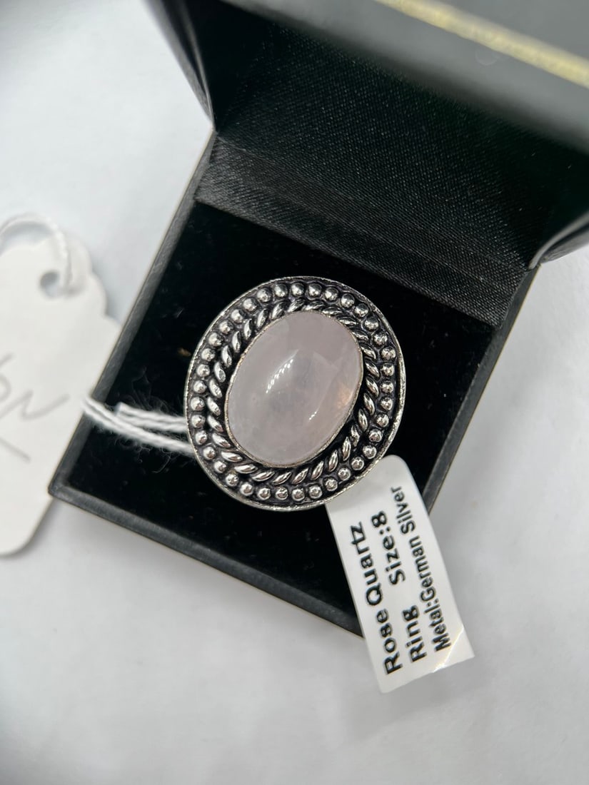 ROSE QUARTZ STONE SILVER RING: ROSE QUARTZ STONE SILVER RING SIZE:8 METAL:GERMAN SILVER