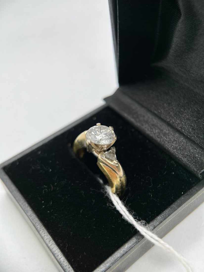 ladies engagement ring (1 of 2)