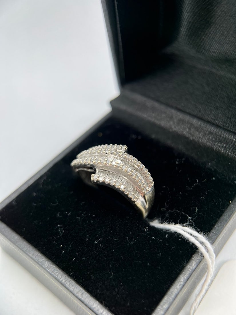 ladies ring: ladies ring 14k yellow gold with diamond 1cttw diamond size 7