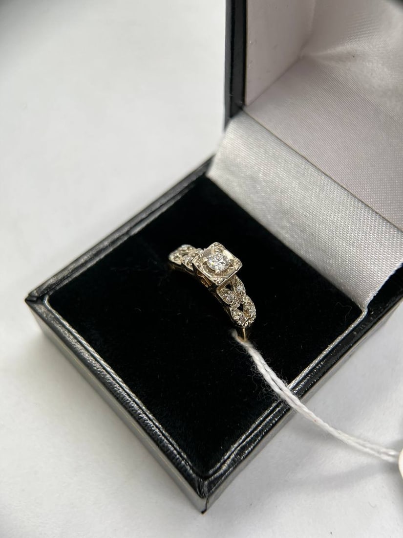 ladies ring: 14k ladies .50 cttw & diamond vs 1 yellow gold size 6 - 3.2 g