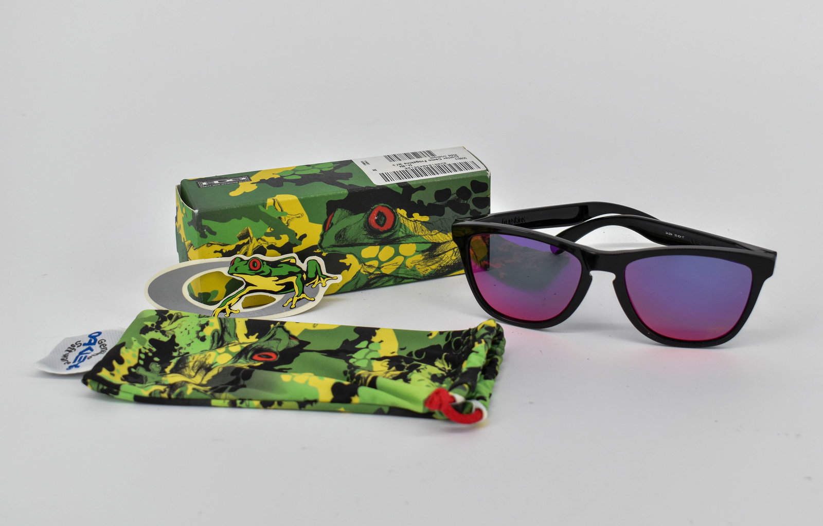 Oakley Jupiter Camo Frogskin Sunglasses, Polished Black/Red Iridium (1 of 8)