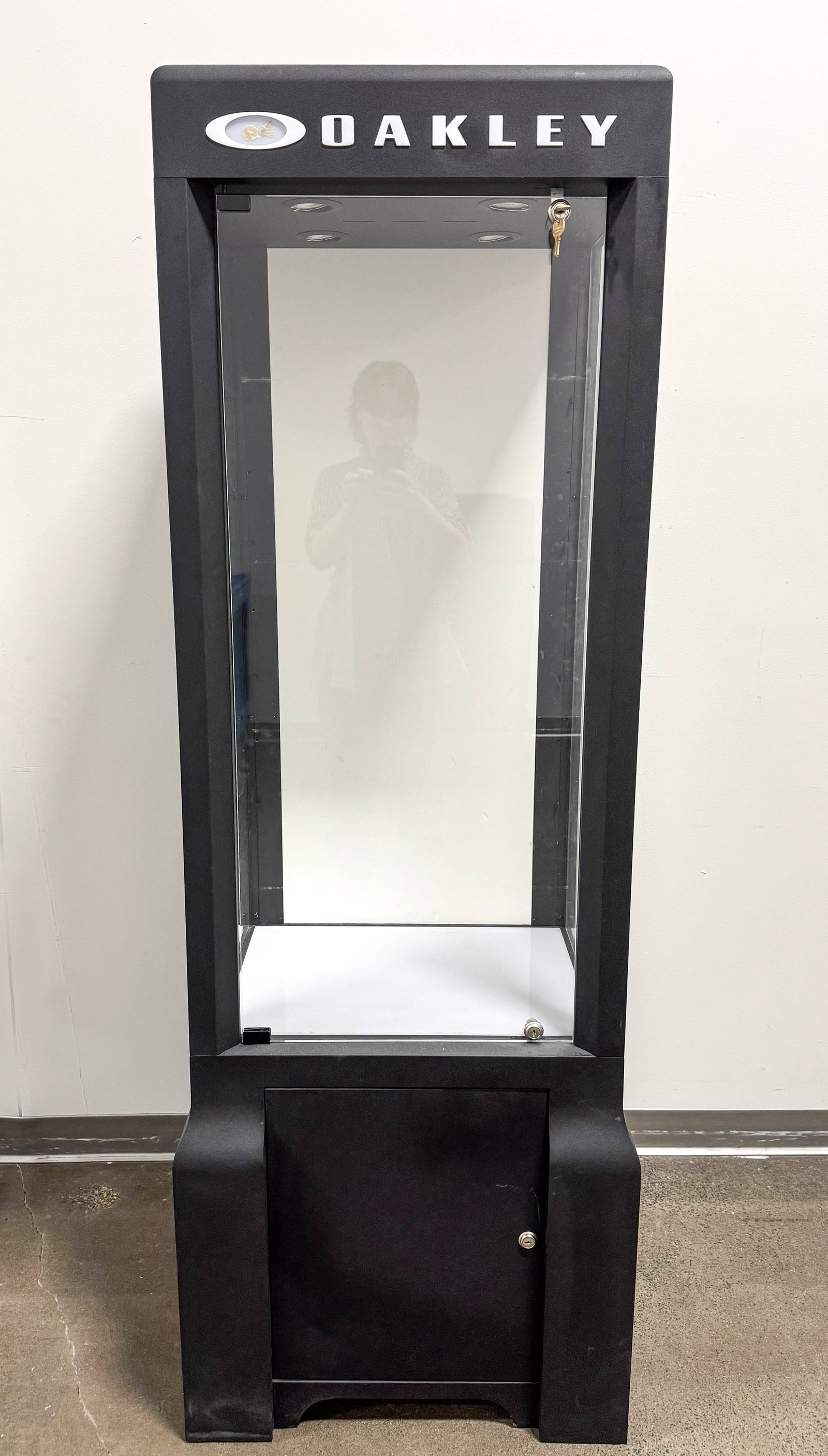 Oakley Black Metal Sunglasses Display Case (1 of 7)