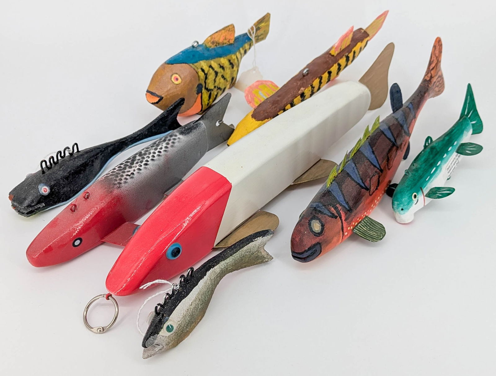 Grp of 8 Wood & Tin Ice Fishing Lure Decoys (1 of 20)