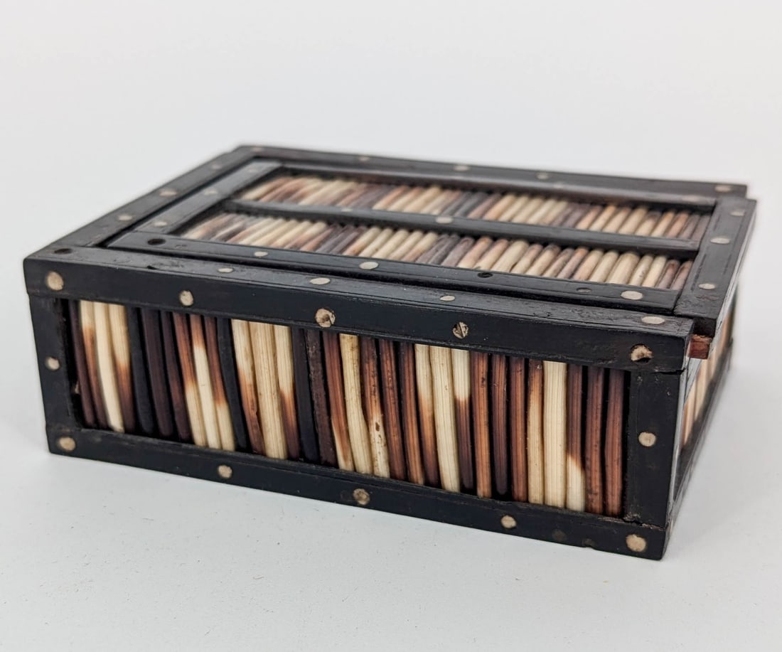 Anglo-Indian Box w/ Quills & Dots: Small 19th c. Handcrafted Anglo-Indian decorative box, possibly made of ebony wood. With panels of quills and dots of bone along the edges.
