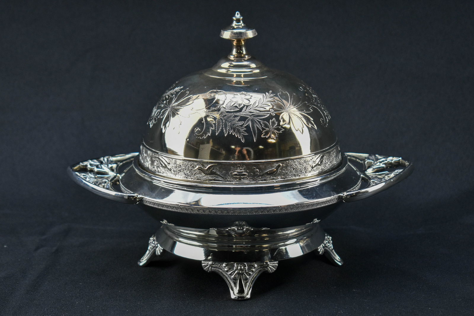 Meriden B. Company Silver-Plated Butter Dish (1 of 11)