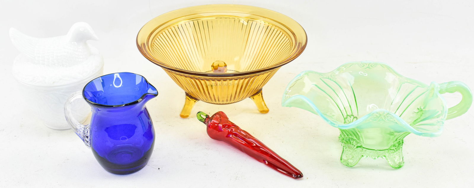 5 Assorted Vintage Color & Milk Glass Objects (1 of 10)
