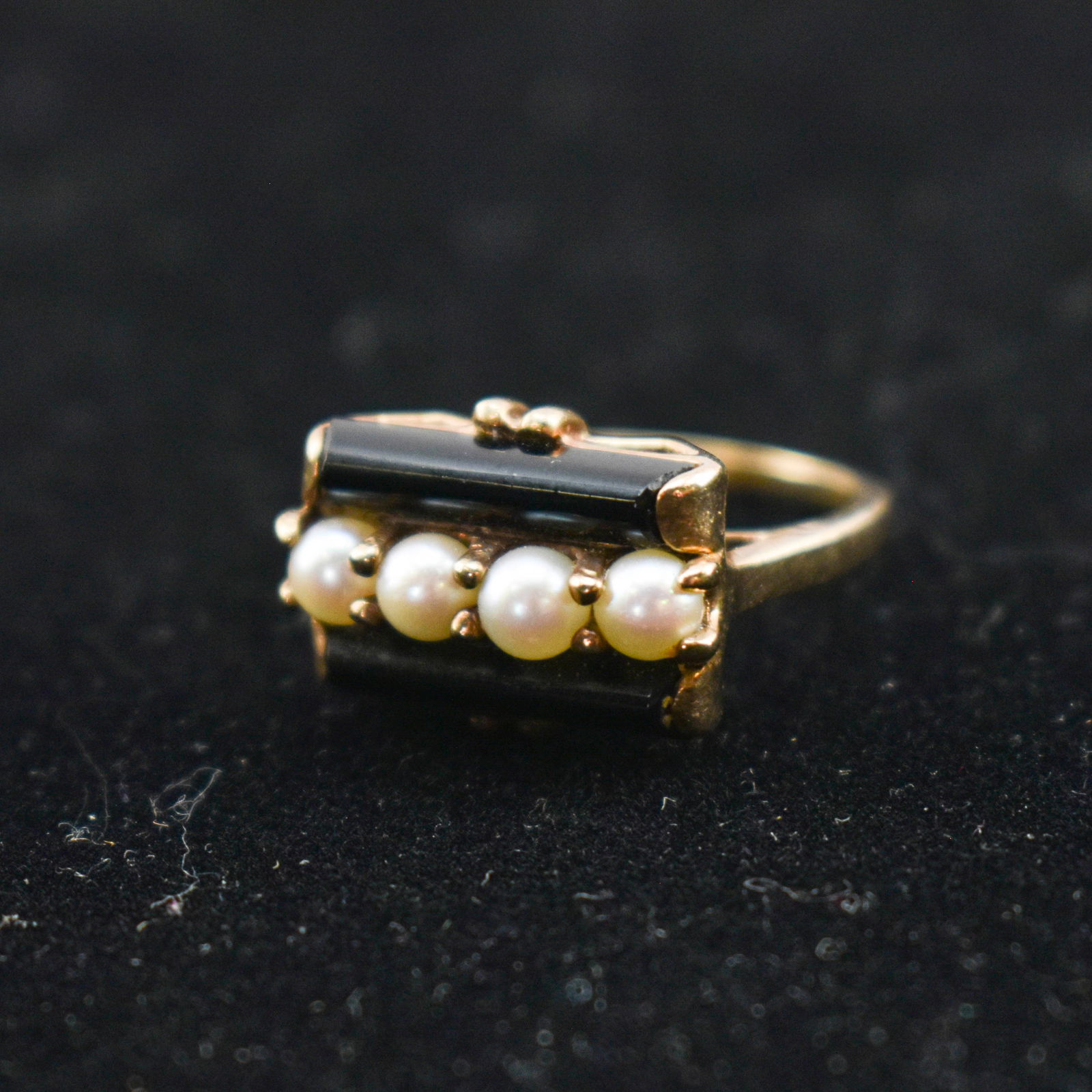 10K Gold Onyx and Pearl Ring (1 of 5)