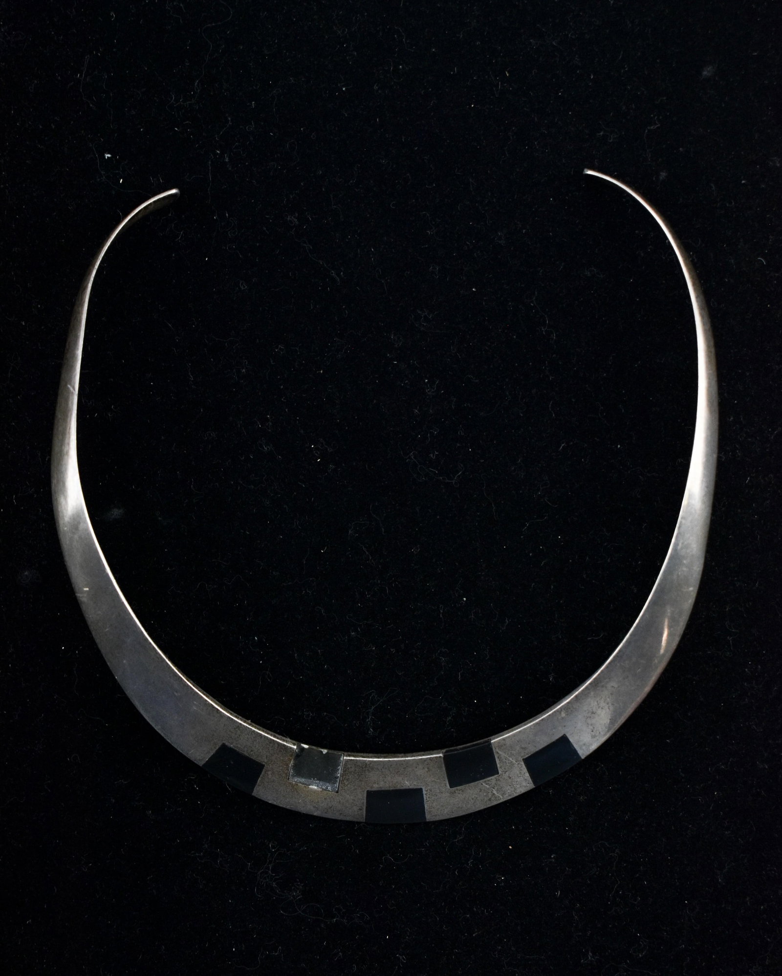 Taxco TL-40 Mexican Sterling Silver Onyx Inlay Collar Necklace: Vintage Taxco TL-40 Mexican sterling silver collar necklace with rectangular onyx inlays. Marked on inside.