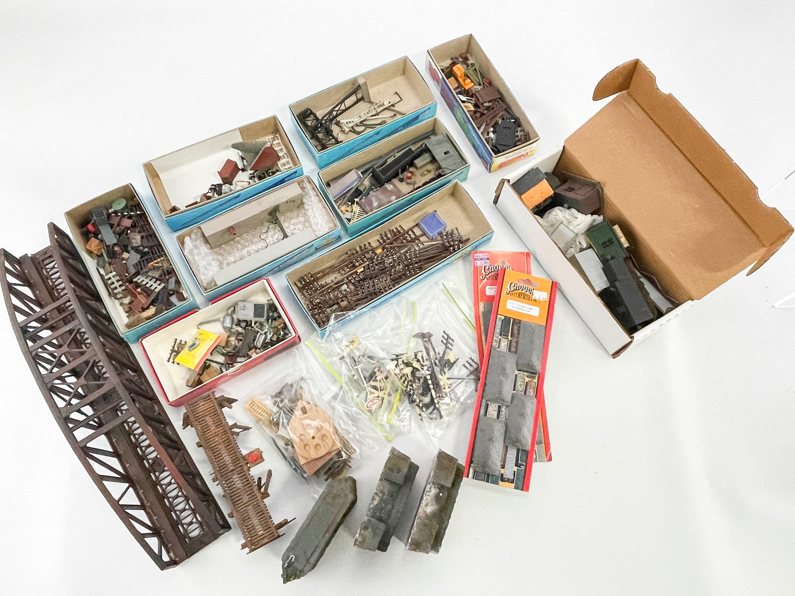 Lrg Grp HO Model Railroad Train Accessories (1 of 11)