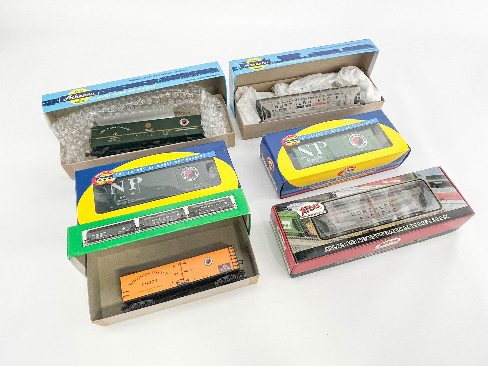 Grp 6 Vtg HO Scale Model Railroad Train Cars - NP (1 of 20)