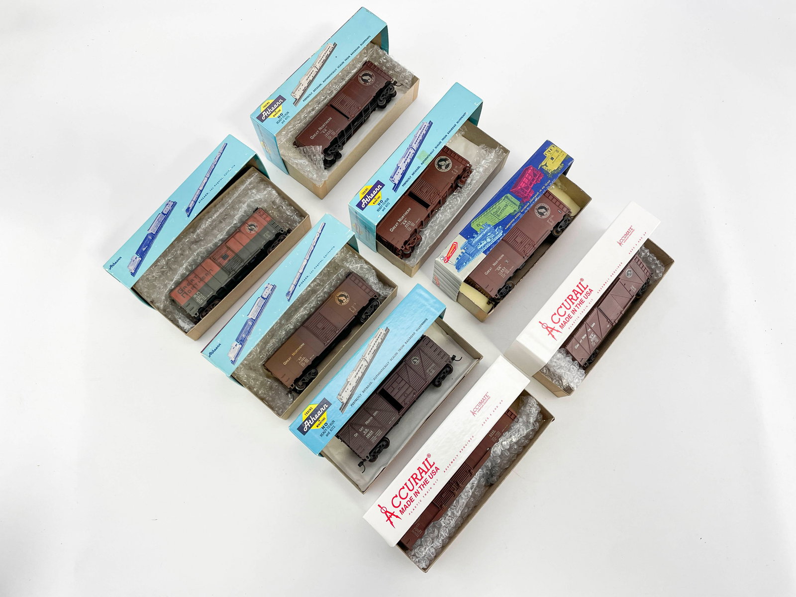 Grp 8 Vtg HO Model Great Northern Railroad Boxcar Trains (1 of 12)