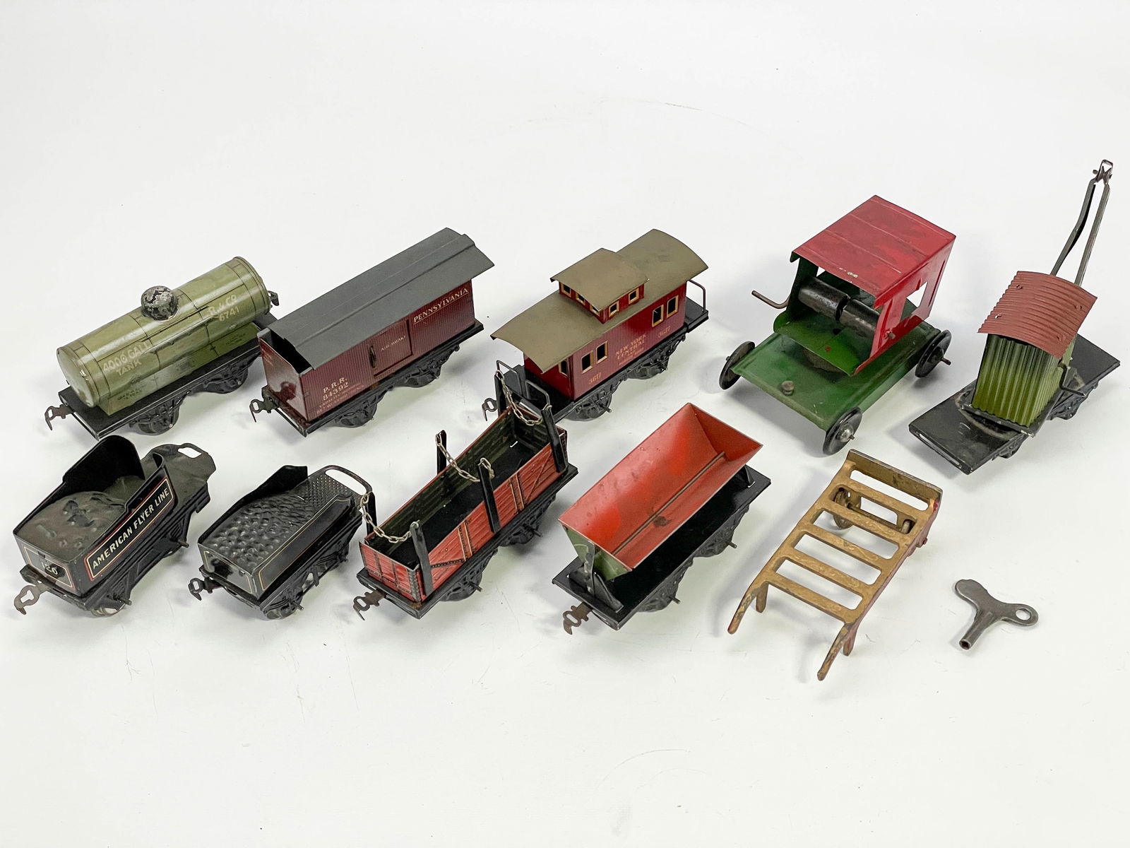 10 Vintage Prewar Tin & Steel Train Cars (1 of 17)