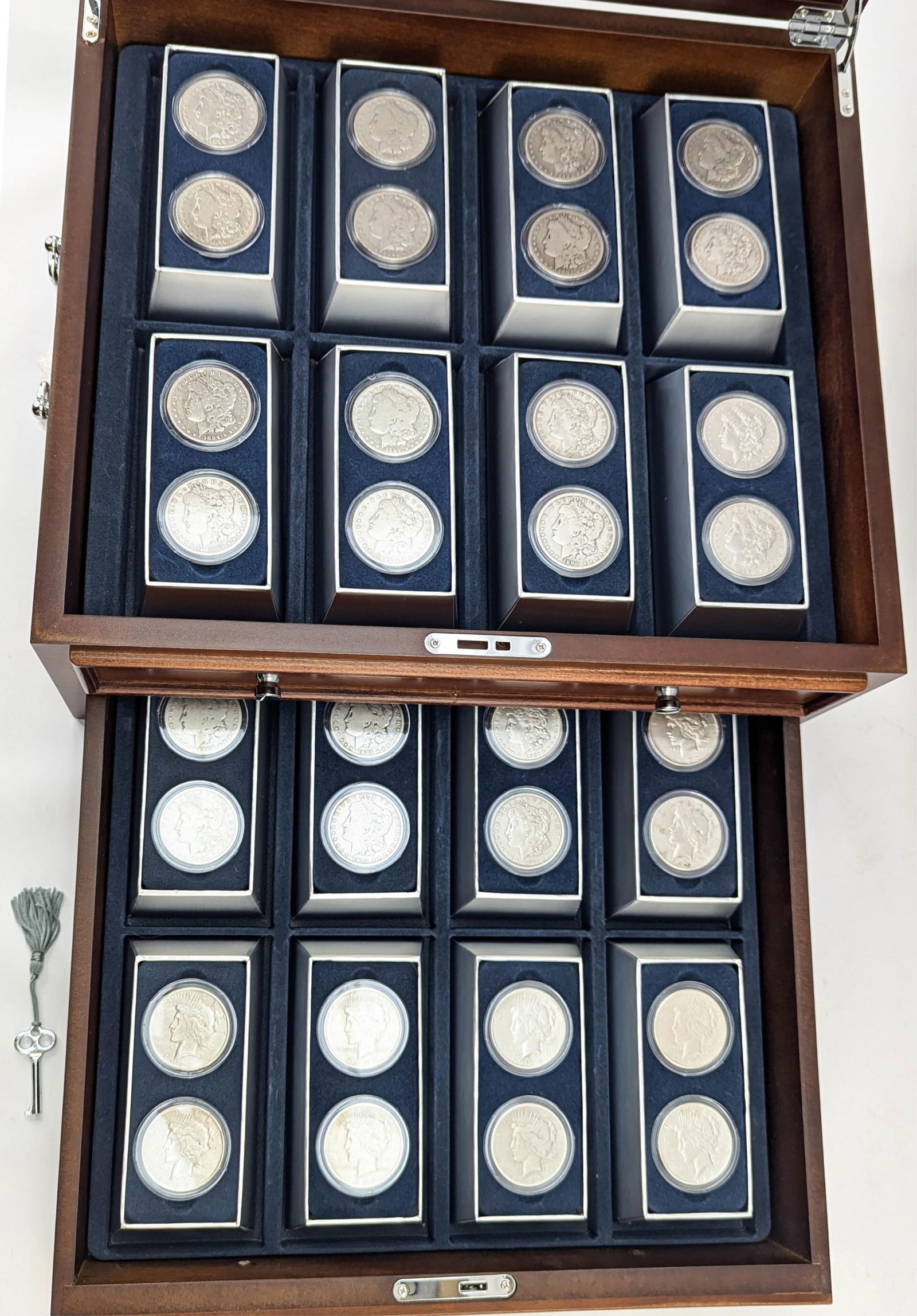 Grp 32 Morgan Silver Dollars (1 of 7)