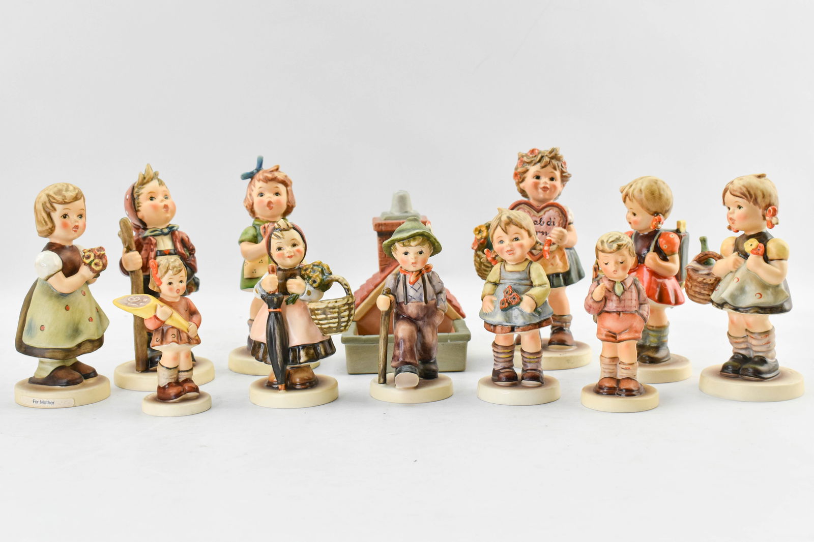 13 Goebel Hummel Figurines Incl. Chimney Set (1 of 17)