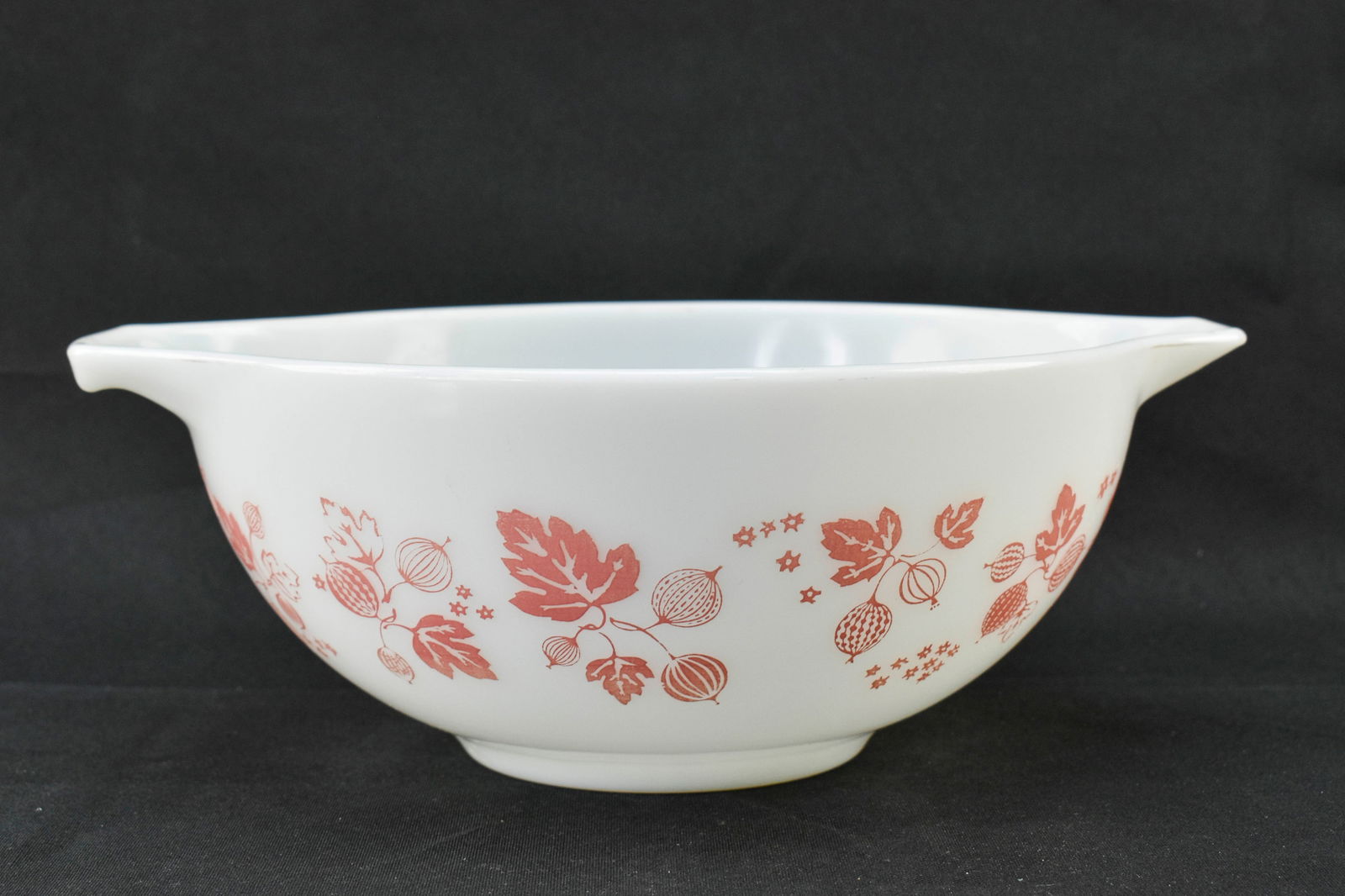 Pyrex Pink Gooseberry 443 2.5 Qt Bowl (1 of 8)