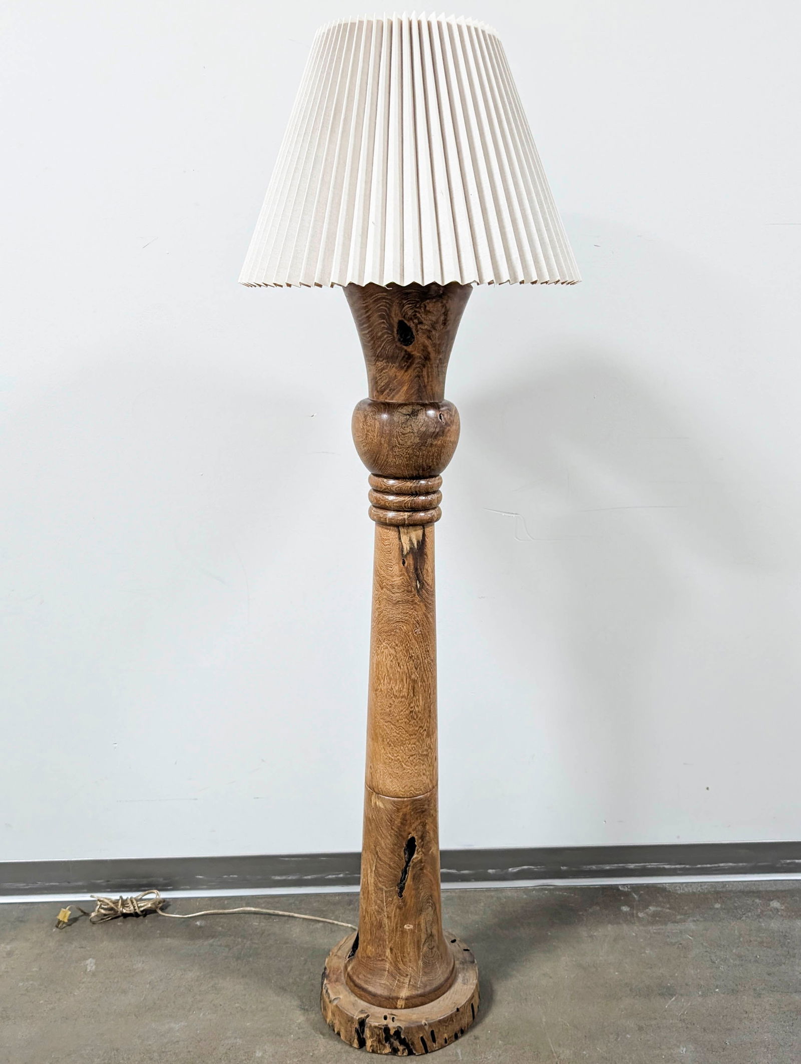 Unique Natural Wood Column Floor Lamp (1 of 10)