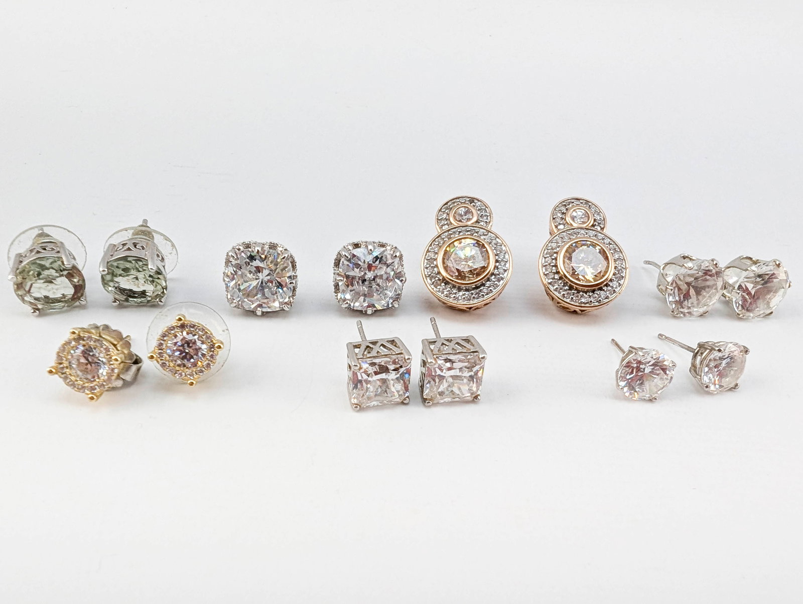 7 Pairs Earrings (1 of 6)