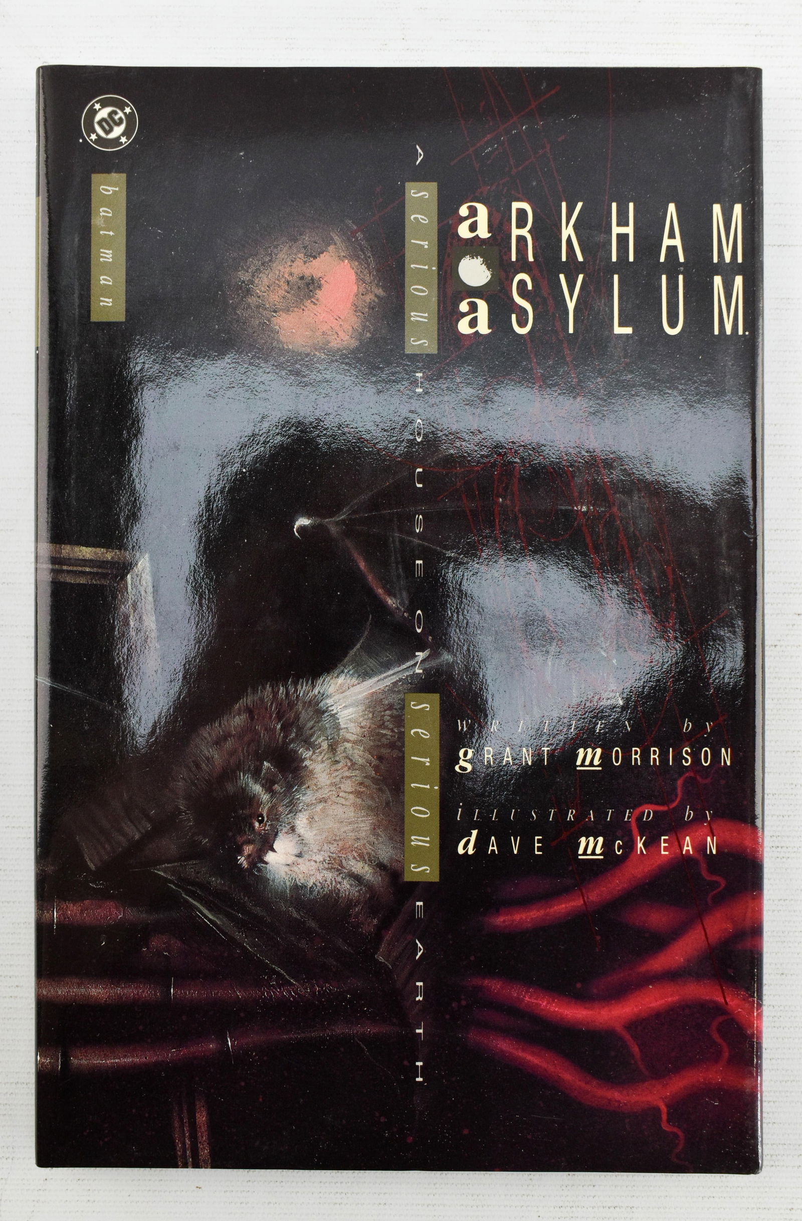 Arkham Asylum: A Serious House on Serious Earth Batman Graphic Novel, Grant Morrison (1 of 4)
