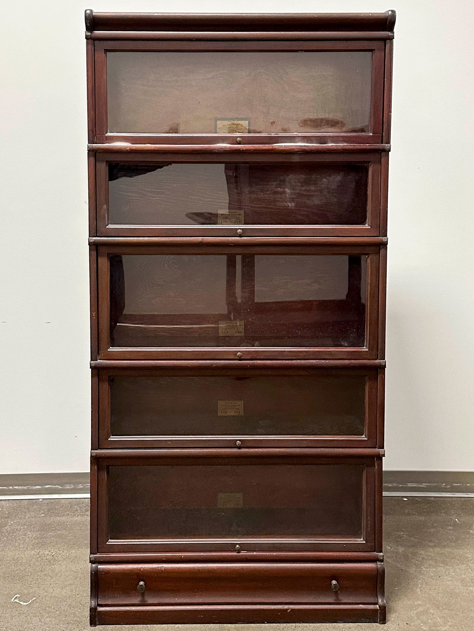 Globe-Wernicke Co. Barister Bookcase (1 of 10)