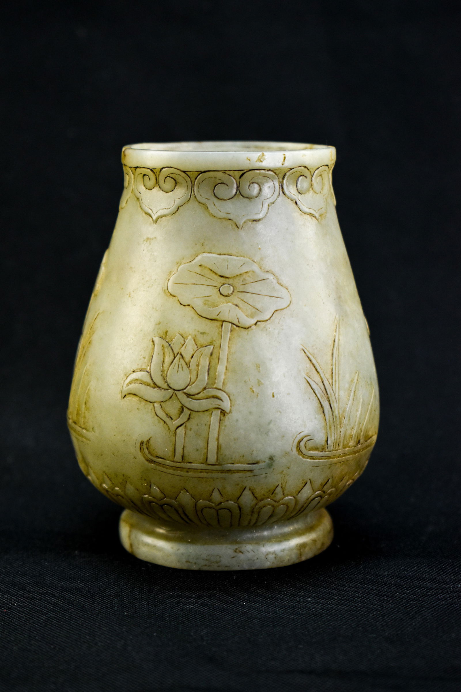 Carved Jade Vase with Floral Motif (1 of 11)