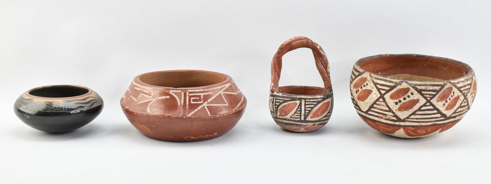 Group Native American Pottery Vessels (1 of 16)