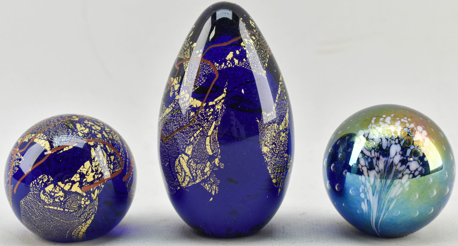 Set of 3 Glass Eye Studio Paperweights 1995 (1 of 6)