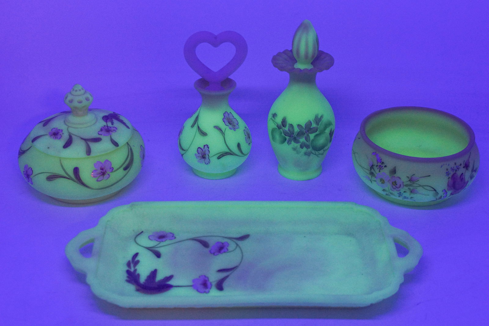 5 Hand Painted Burmese Glass Vessels, 4 Fenton Glass (1 of 10)