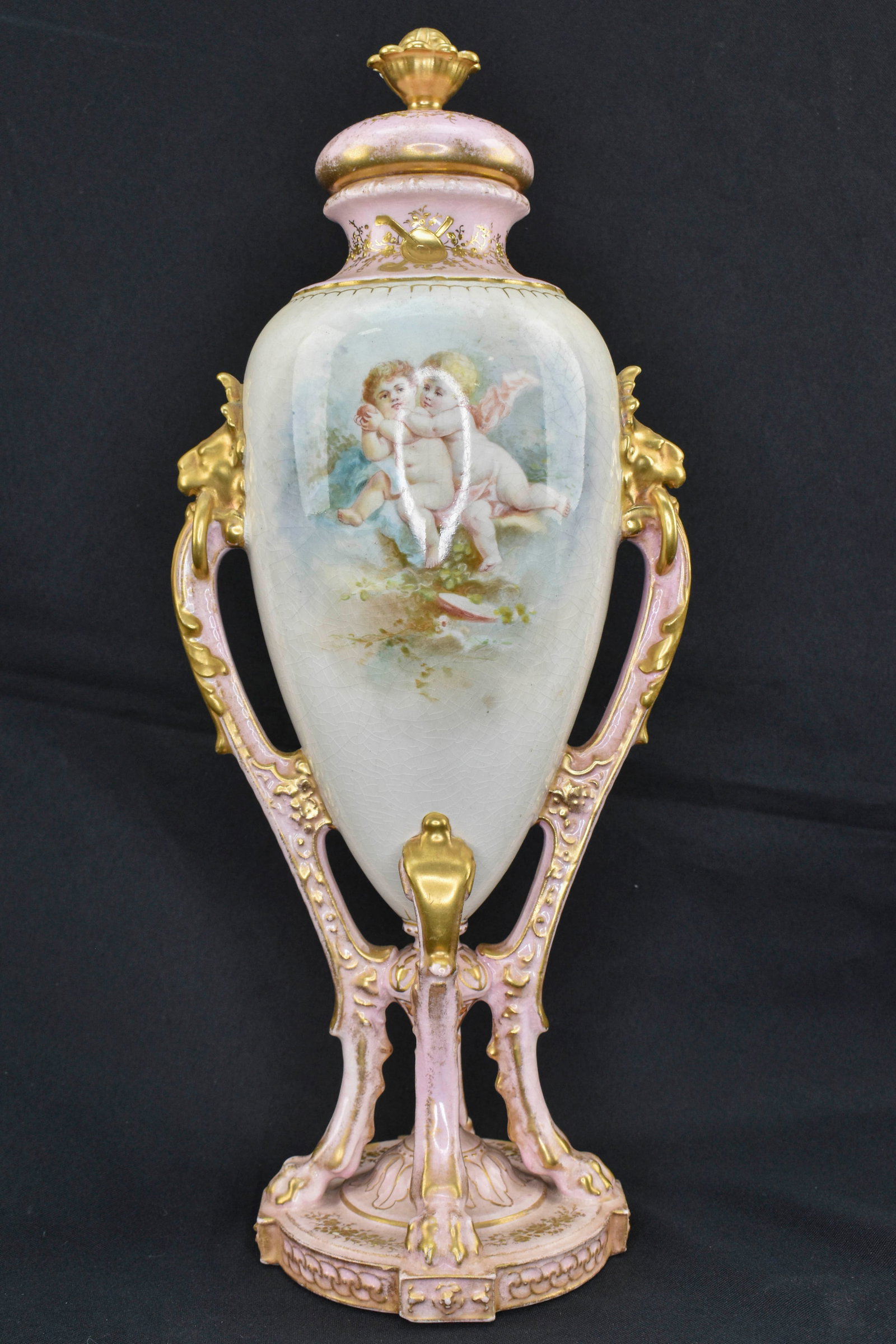 German Royal Bonn Vase with Cherubs (1 of 15)
