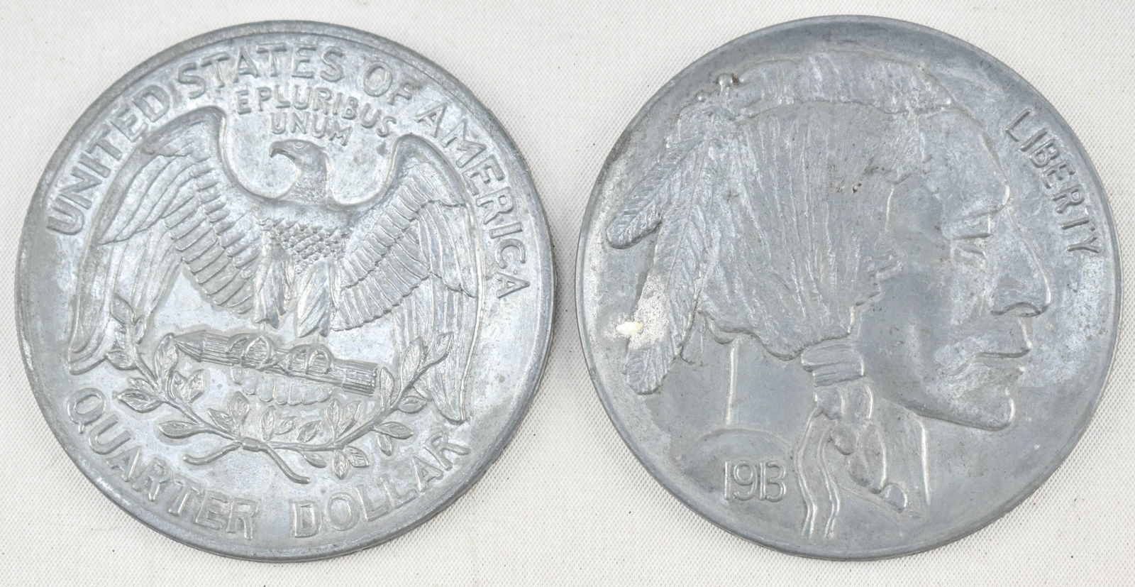 Pair of Oversized Novelty American Coins (1 of 7)
