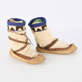 Pair First Nations or Alaska Native Inuit Boots (1 of 6)
