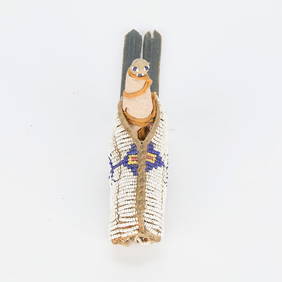 Small Northern Plains Native American Beaded Cradle Board Doll Toy (1 of 4)