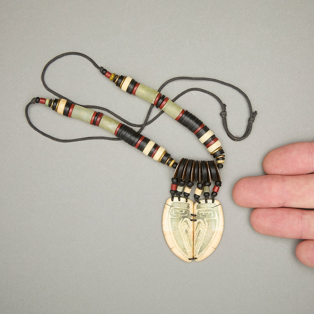 MM Roe Native American Beaded Necklace (1 of 4)