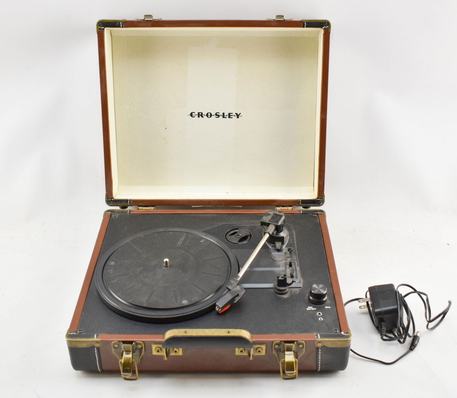 Crosley Portable Briefcase Turntable (1 of 8)