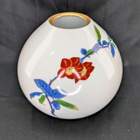 Koransha Arita Ware Vase, Camellia Pattern