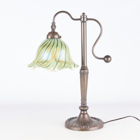 Vintage Art Glass Scalloped Floral Table Lamp
