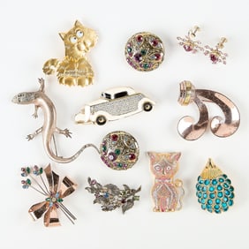 Group Vtg Costume Brooches & Earrings