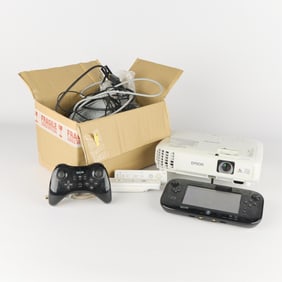 Grp Nintendo Wii Gaming Equipment & Epson Powerlite Home Cinema 1040