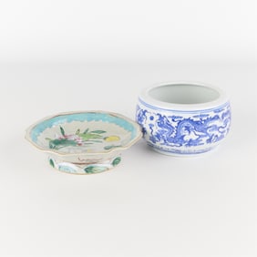 2 Chinese Porcelain Vessels Incl. Famille Rose