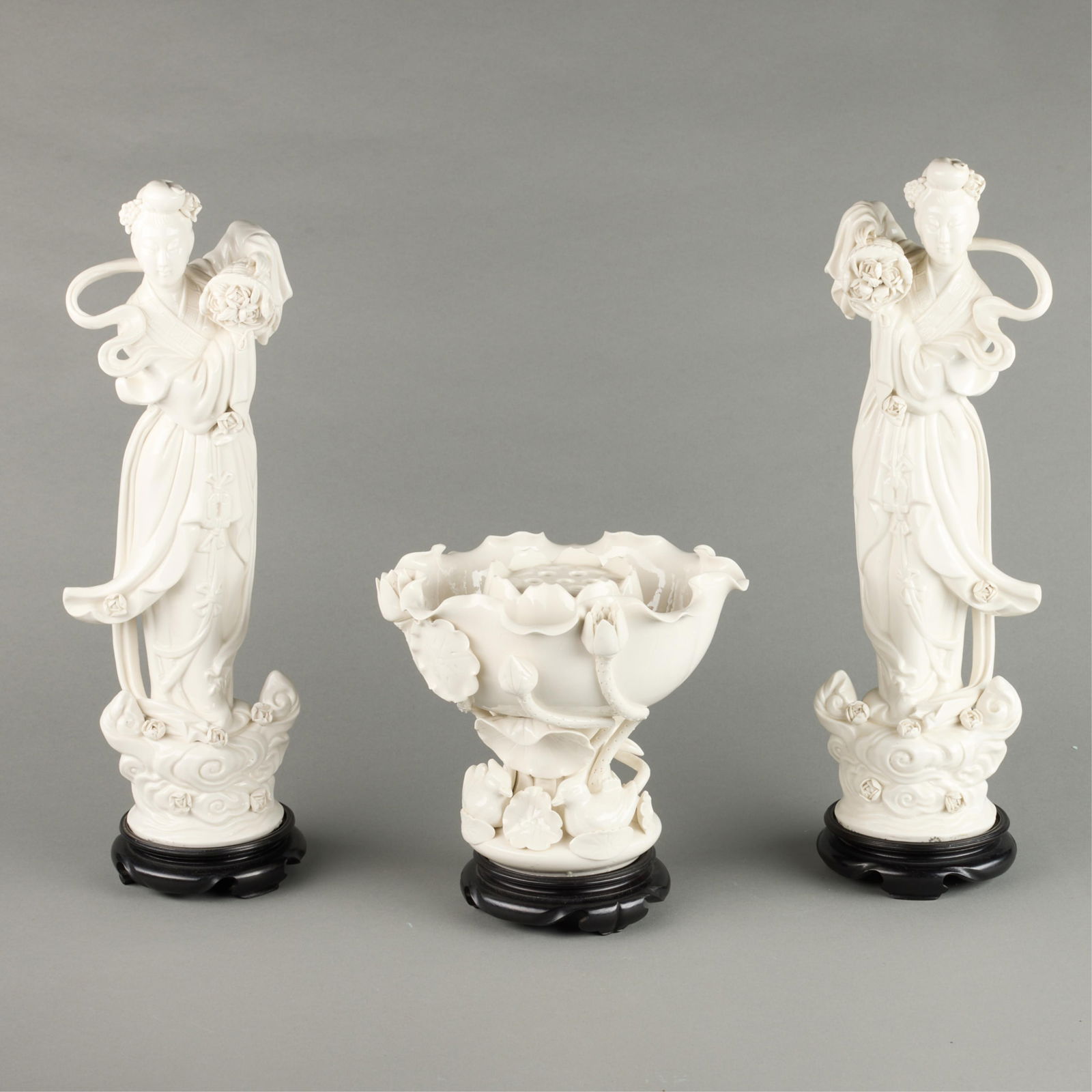 Chinese Blanc de Chine Porcelain Bowl & 2 Figures (1 of 8)