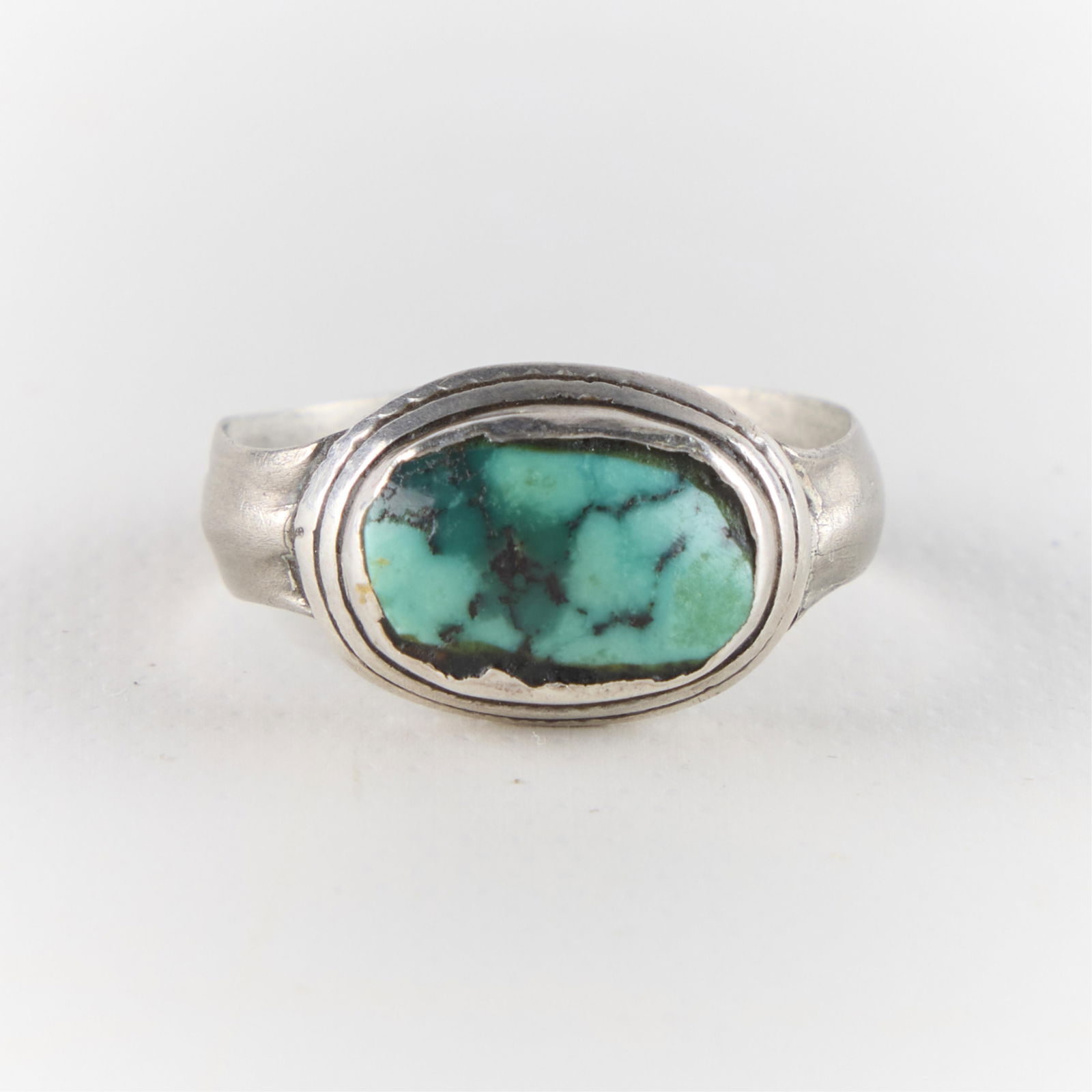Dine Navajo Silver & Turquoise Ring: Dine (Navajo) silver ring with inlaid turquoise stone. Ring size: 7 US. Weight: 3.00 g.