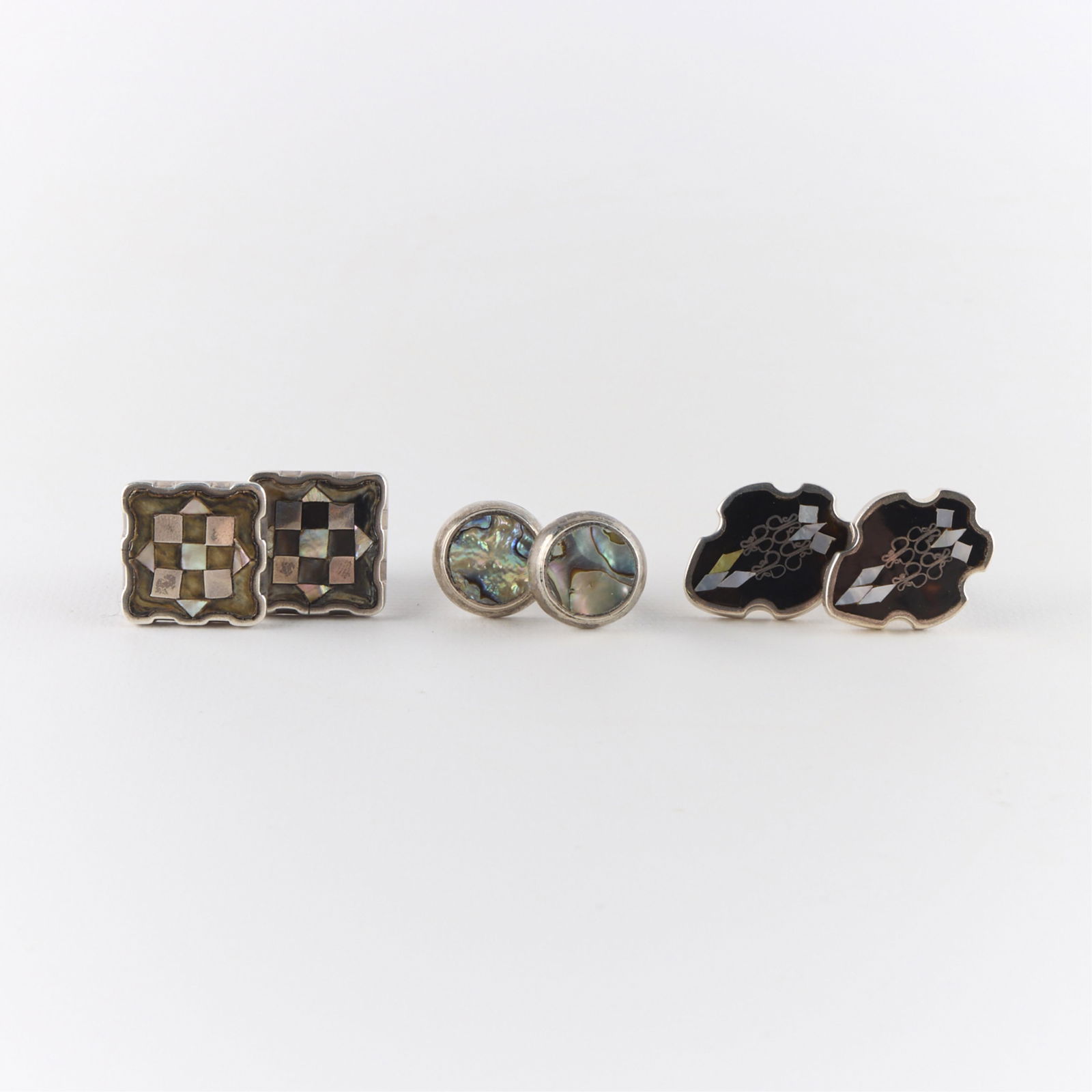 3 Pairs Mexican Sterling Silver Cufflinks: Including two pairs of 925 sterling silver cufflinks with inlaid tortoiseshell and Mother-of-Pearl, and one pair of sterling cufflinks with abalone shell inlay. Gross weight: 46.10 g.
