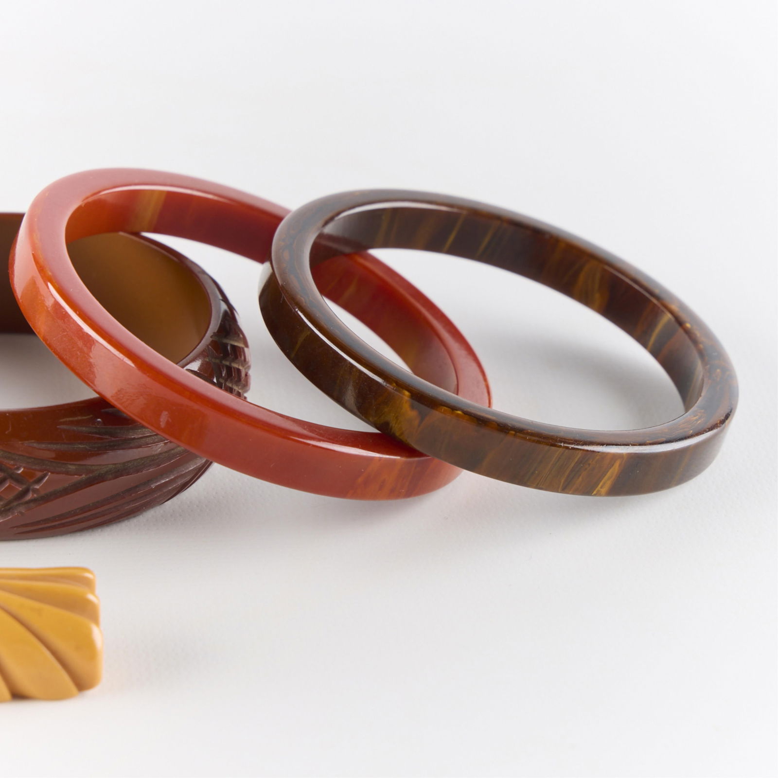6 Bakelite Bangle Bracelets & Pin - 4