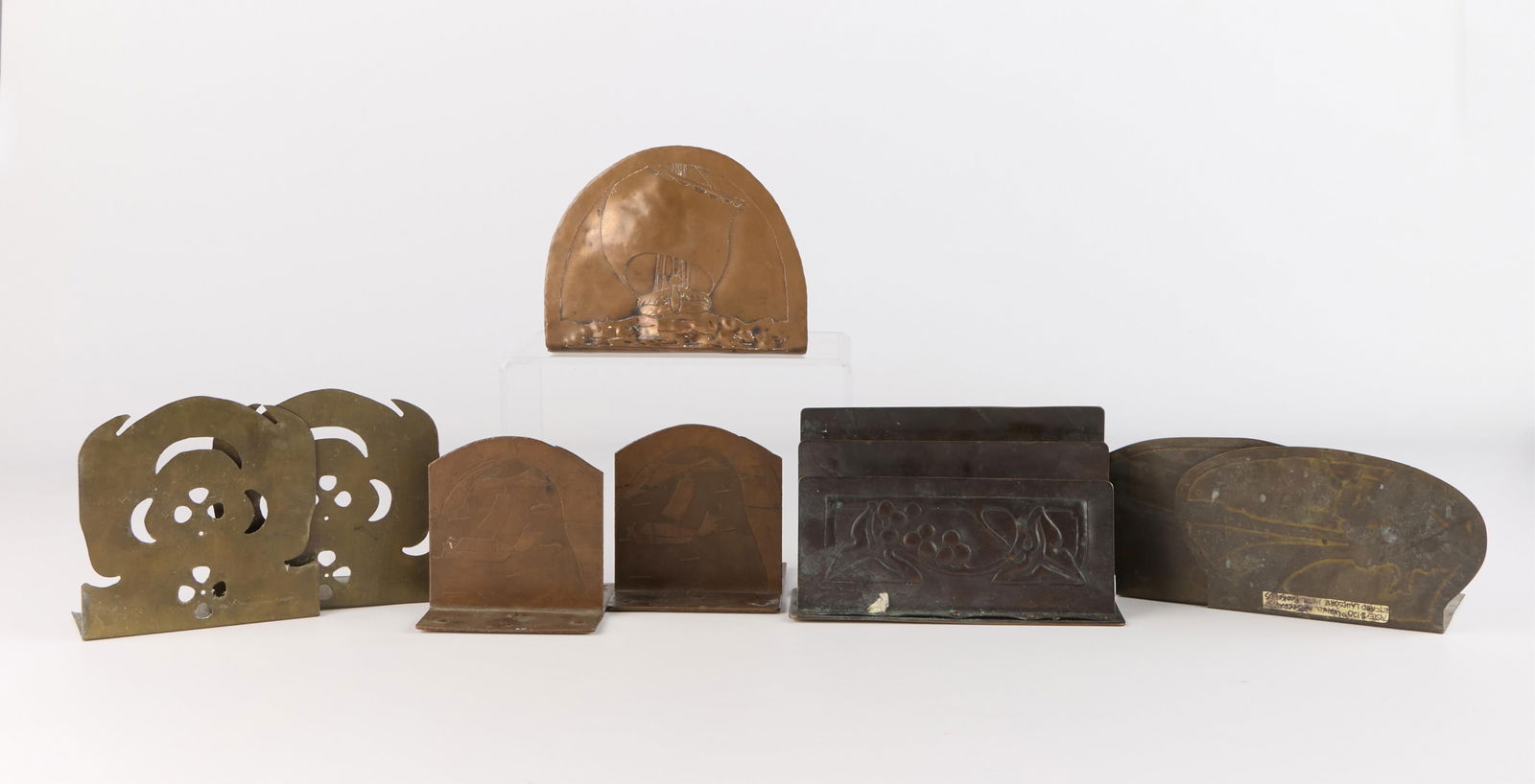 7 Arts & Crafts Copper Bookends & 1 Letter Holder (1 of 5)