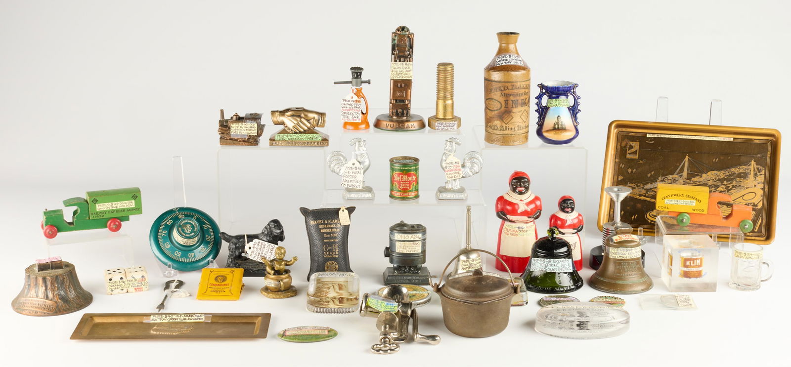 40 pcs Misc. Vintage Advertising Ephemera: Collection of 40 assorted vintage advertising ephemera. Including 1934 Chicago World's Fair Simplex advertising toy tire jack, Del Monte advertising paperweight in the form of a can of peaches, Golden