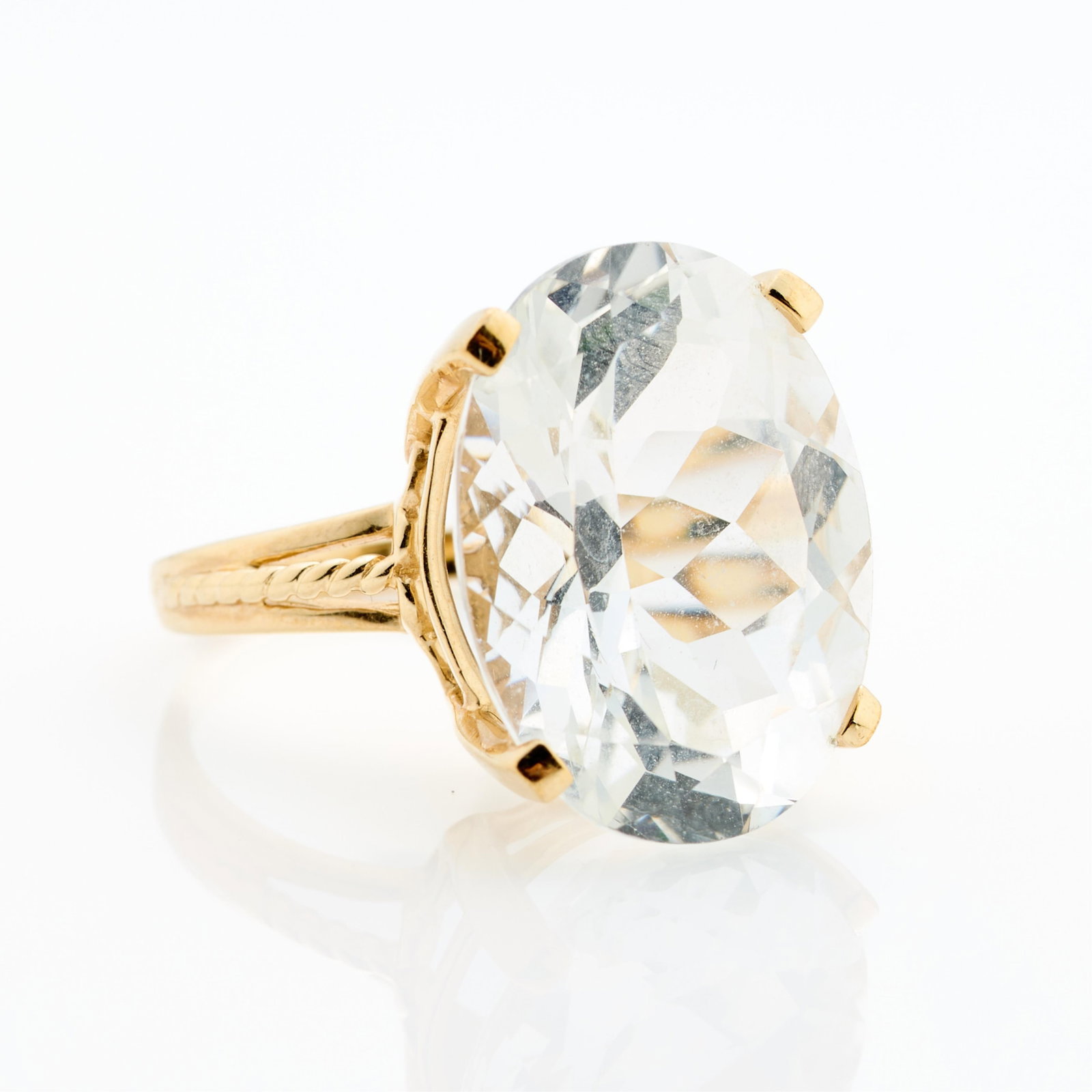 10k Yellow Gold Ring Sz 7: 10k yellow gold ring set with oval cut white topaz. Marked 10k CID along the interior shank. Ring size: 7 US. Gross weight: 8.54 g