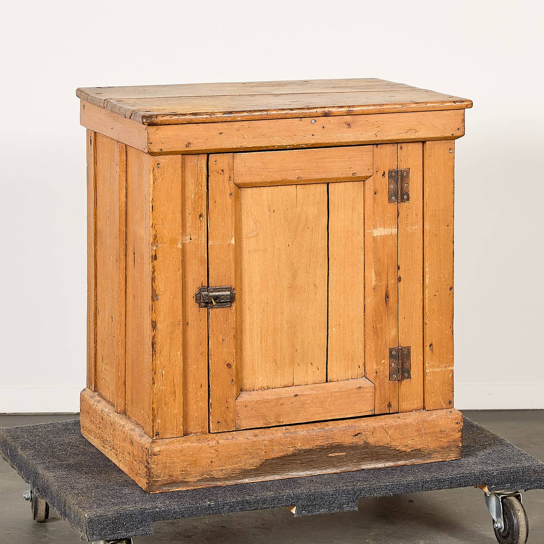 Antique Sunny Brook Whiskey Cabinet (1 of 5)