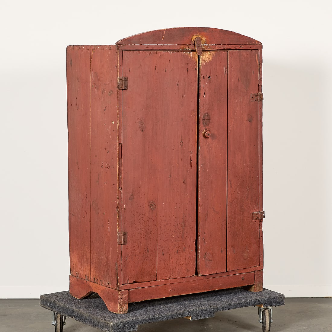 Antique Primitive Pine Wood Folk Art Cabinet: Antique primitive pine cabinet or pantry cupboard with folk art style finish. Height: 47 in x width: 30 1/2 in x depth: 16 3/4 in.